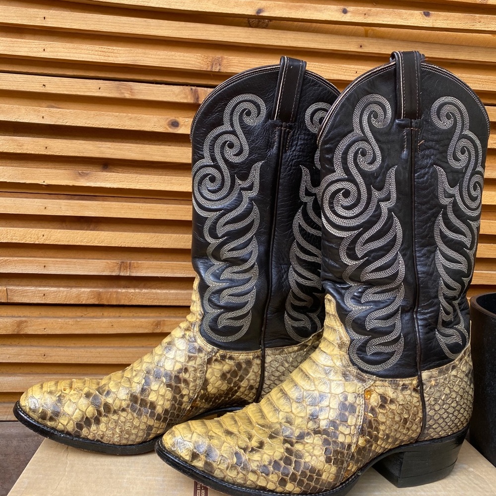 Tony Lama Vintage Men’s Cowboy Boots